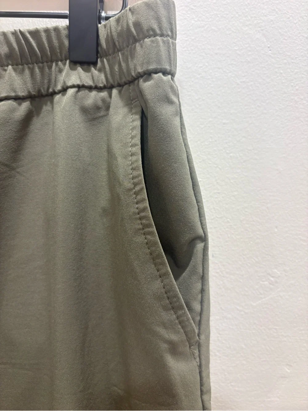 Banana Republic Factory AirStretch Tapered Ankle Pants Olive Green M